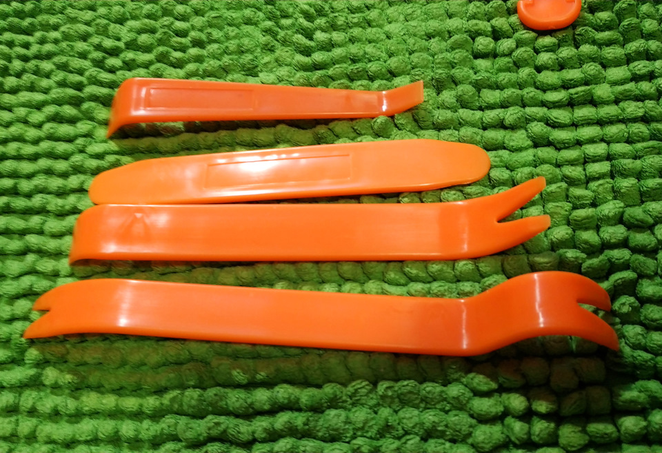 Разобрать салон за 330р. Набор инструментов — Skoda Rapid (1G), 1,6 л ...