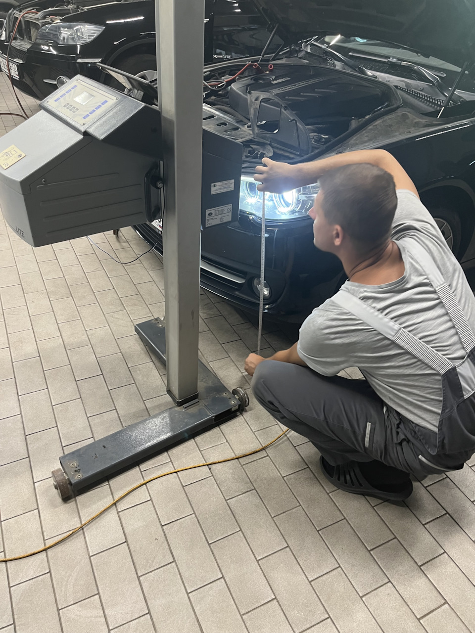 Регулировка фар — BMW 5 series (F10), 2 л, 2013 года | визит на сервис ...