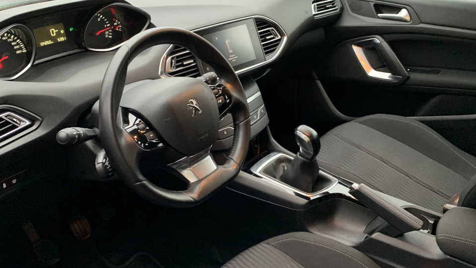 peugeot 308 sw interior