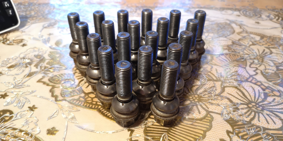 § 397. Замена колесных болтов на VAG WHT002529! — Volkswagen Touareg ...