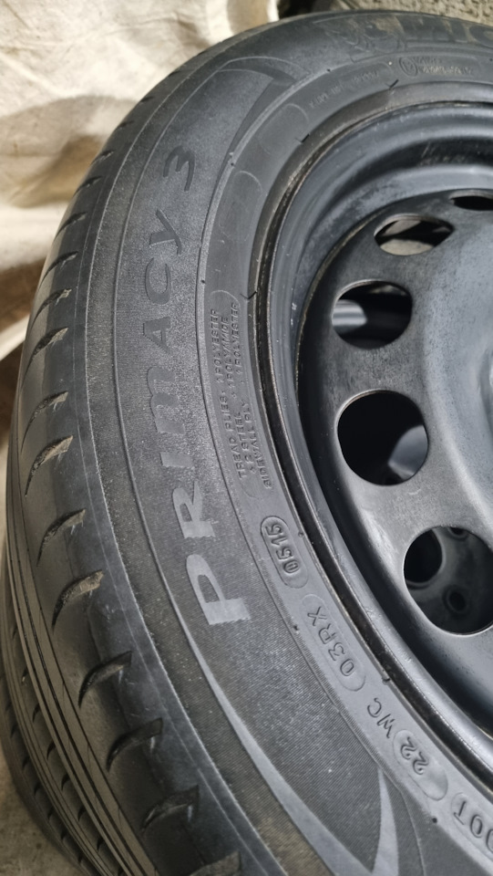 Шины летние Michelin 205/55 R16, штампованные диски Vag 6,5Jx16 ET50 ...