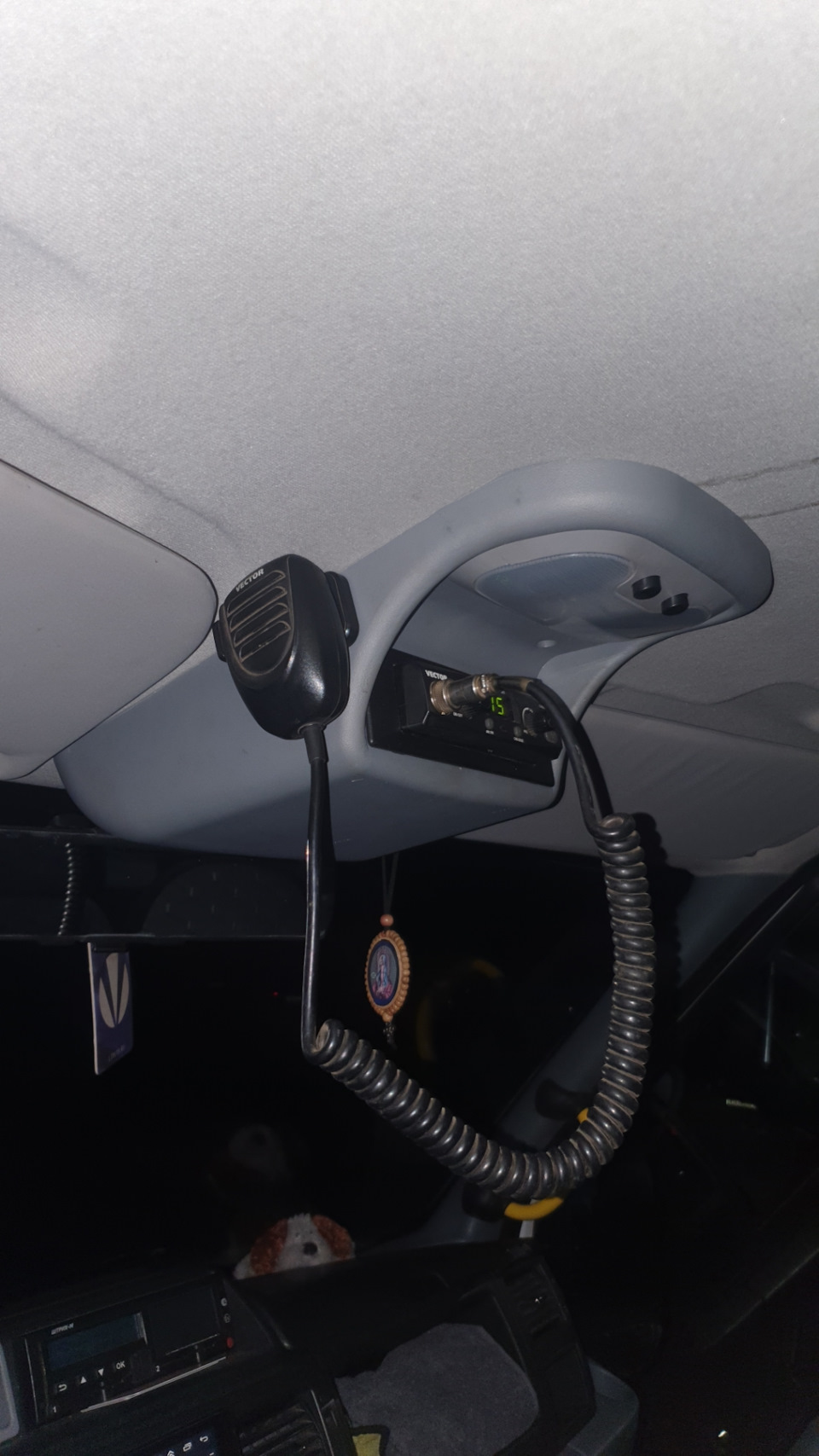 Полка для рации и новый светильник — Ford Transit (7G), 2,4 л, 2008 ...
