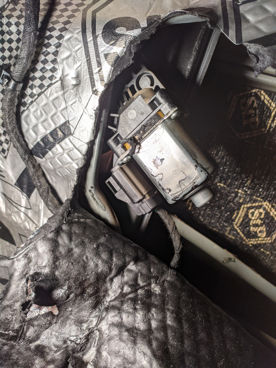 LL gY zSXmnhtomHxfExhR4xyR4 960 Как опустить стекло в машине снаружи с электрическим приводом