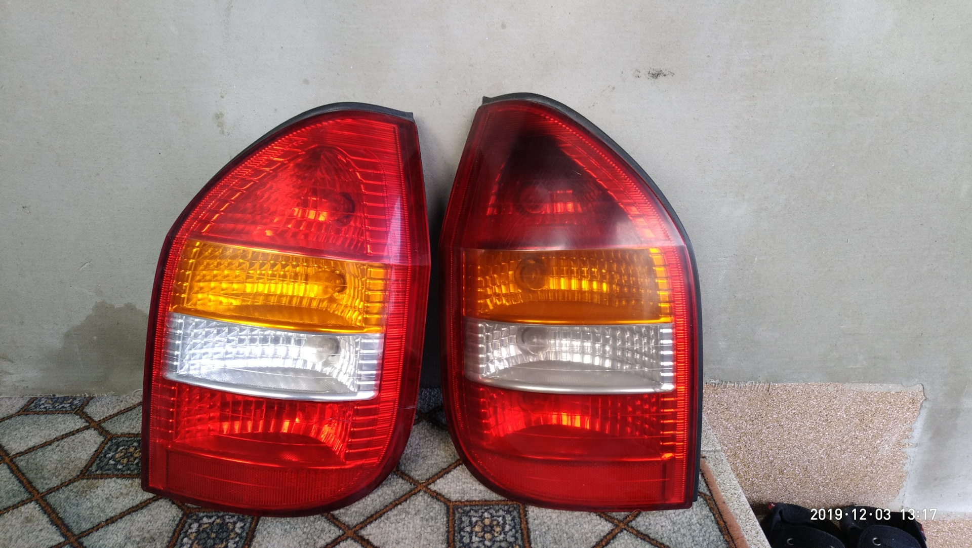 Фонарь опель зафира б. Zafira a задние фонари. Задний фонарь Opel Зафира. Опель Зафира задние фонари. Opel Zafira-b 2012 задние фонари.