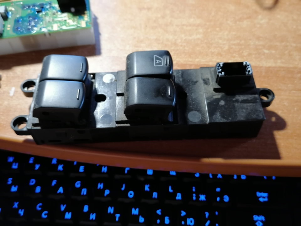 Неисправность стеклоподъемника — Nissan Qashqai (1G), 2 л, 2012 года ...