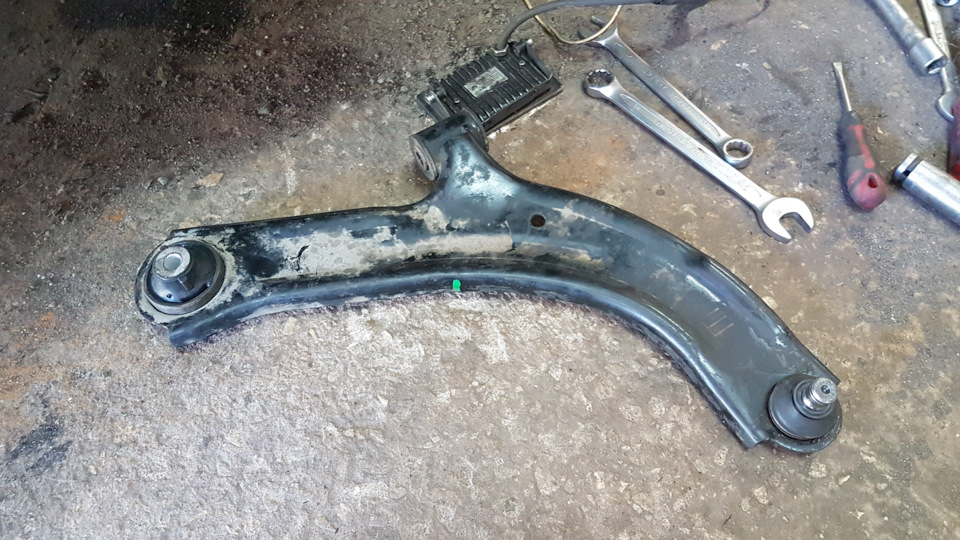 Передние пружины, шаровые опоры, сайлентблоки — Nissan Note (1G), 1,4 л ...