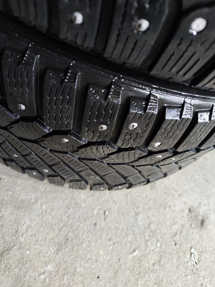 Шины зимние шипованные Continental 245/40 R18 на Audi A4 (B8), Audi A4 ...