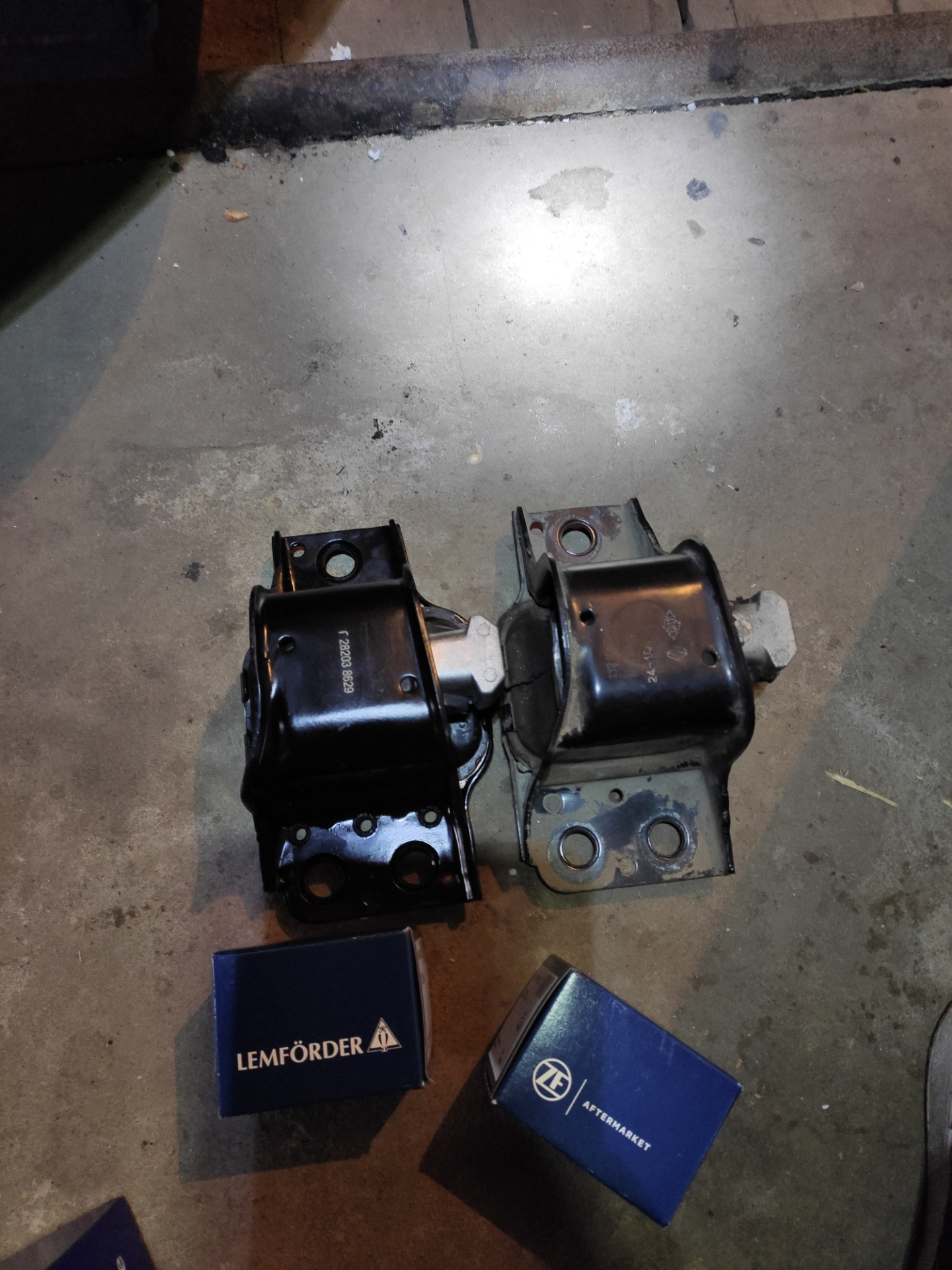 Замена верхней подушки двигателя — Nissan Qashqai (1G), 1,6 л, 2010 ...