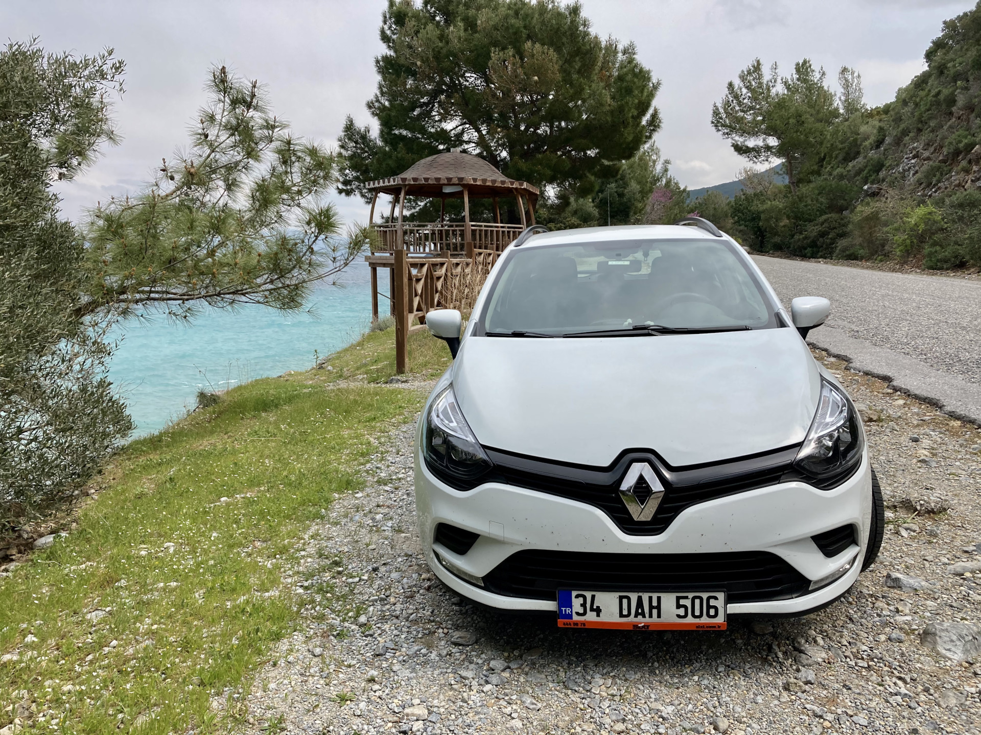 Прокатные машины. 10. Renault Clio универсал 2019. Турция. — DRIVE2