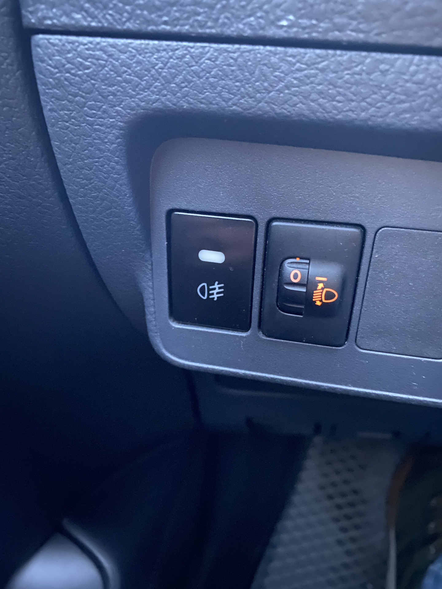 Замена кнопки птф — Toyota Corolla (140/150), 1,6 л, 2012 года ...