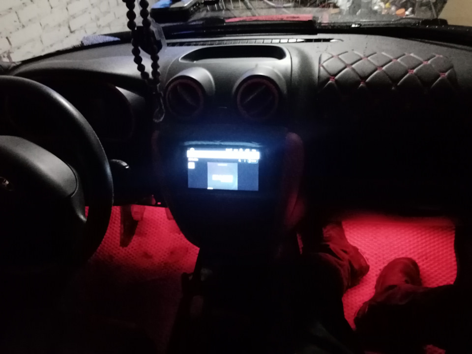 Дискотека в авто(подсветка ног) — Lada Гранта (1G), 1,6 л, 2012 года ...