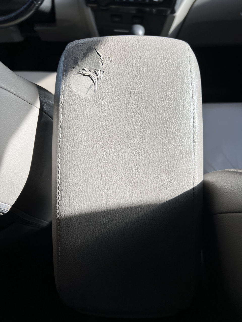 Подлокотник — Honda Civic 4D (9G), 1,8 л, 2013 года | аксессуары | DRIVE2