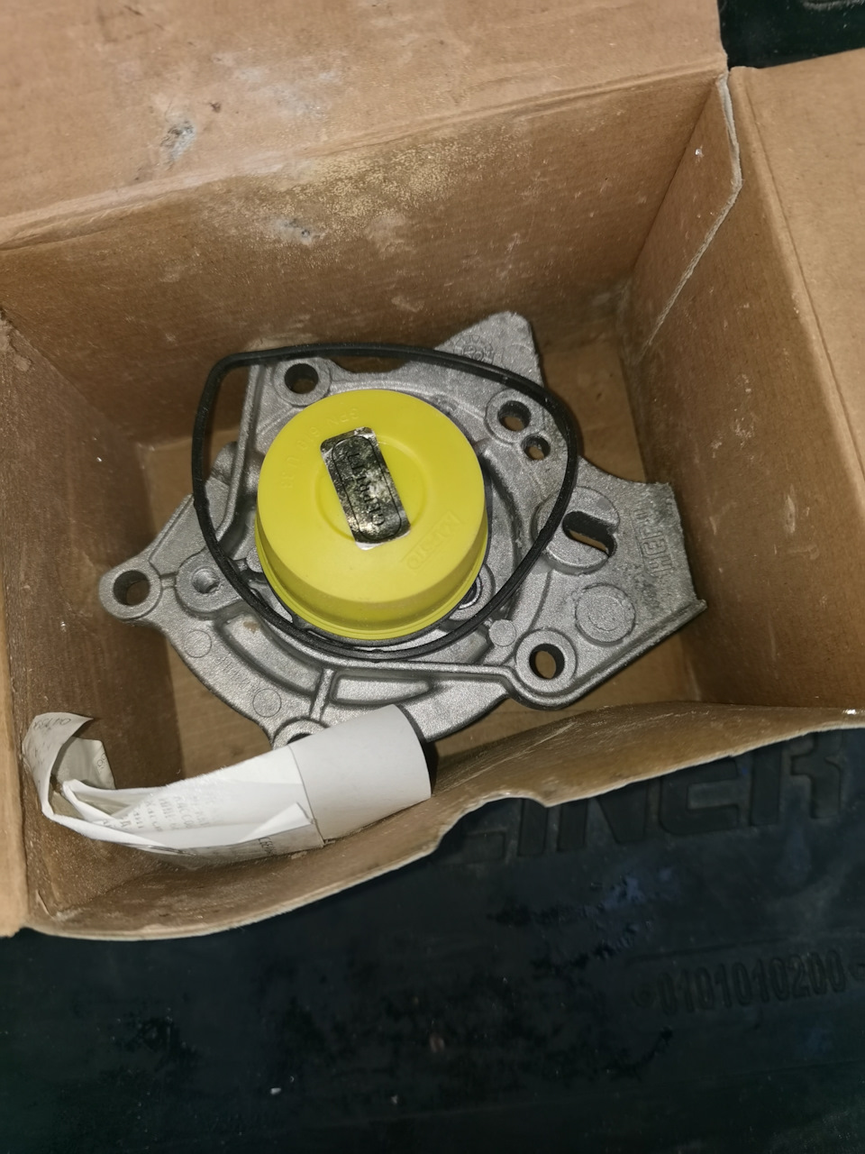 Течь антифриза. Масло в расширительном бачке. — Volkswagen Passat B6, 1 ...