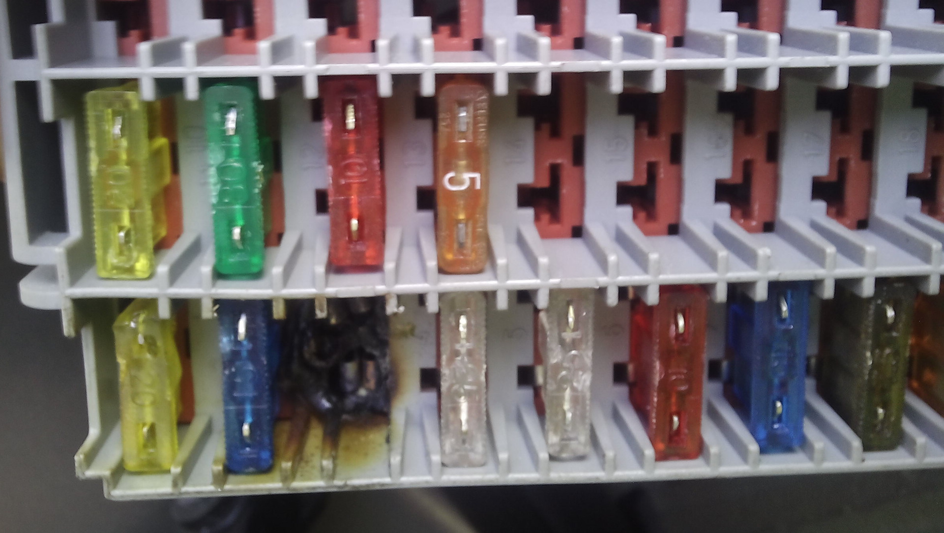 Предохранитель отопителя печки - найдено 88 картинок