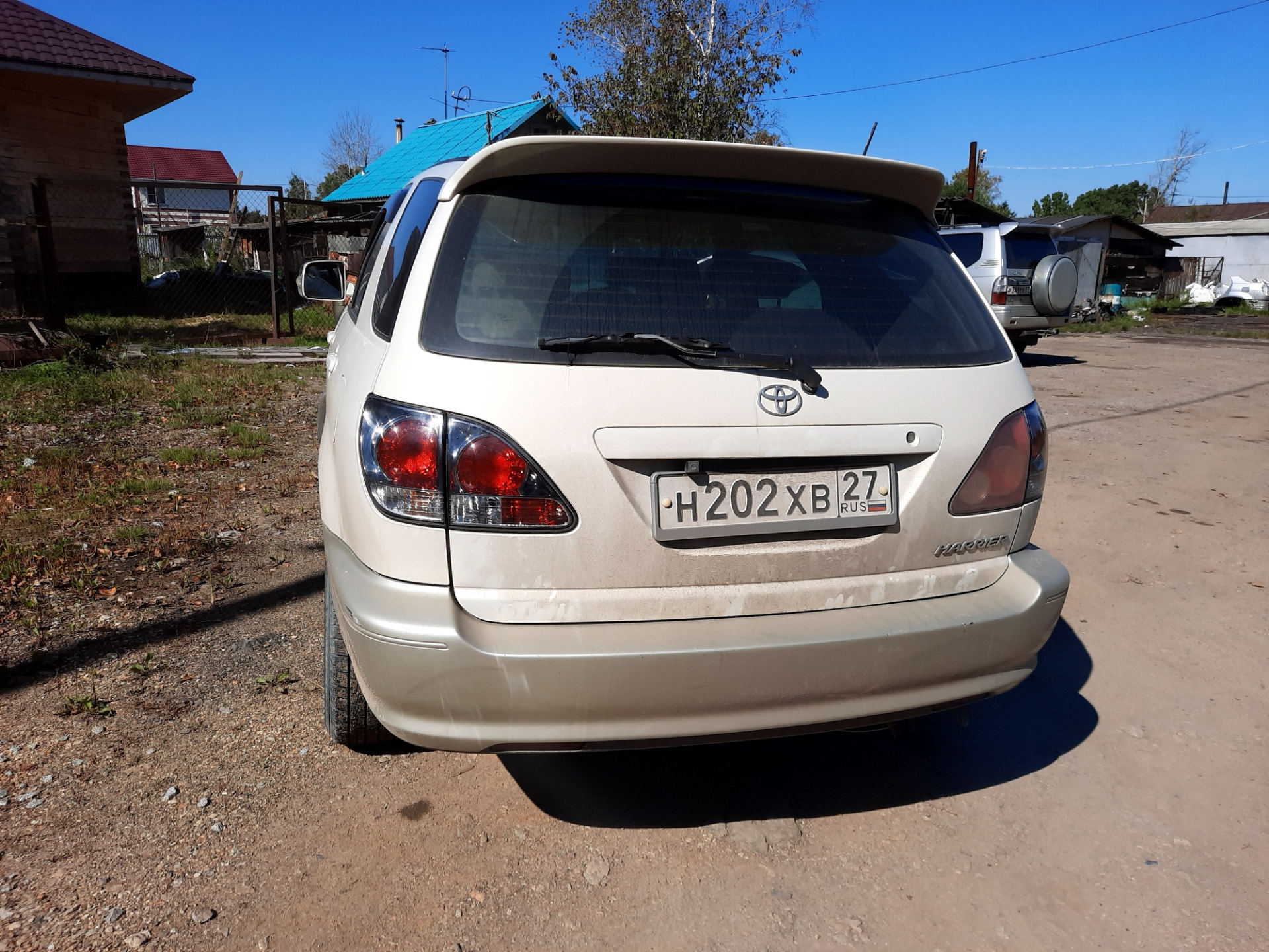 Купить харриер дром. Тойота Харриер 1 поколение. Линзы Toyota Harrier. Задние фары Харриер 1 поколение. Тойота Харриер стопари.