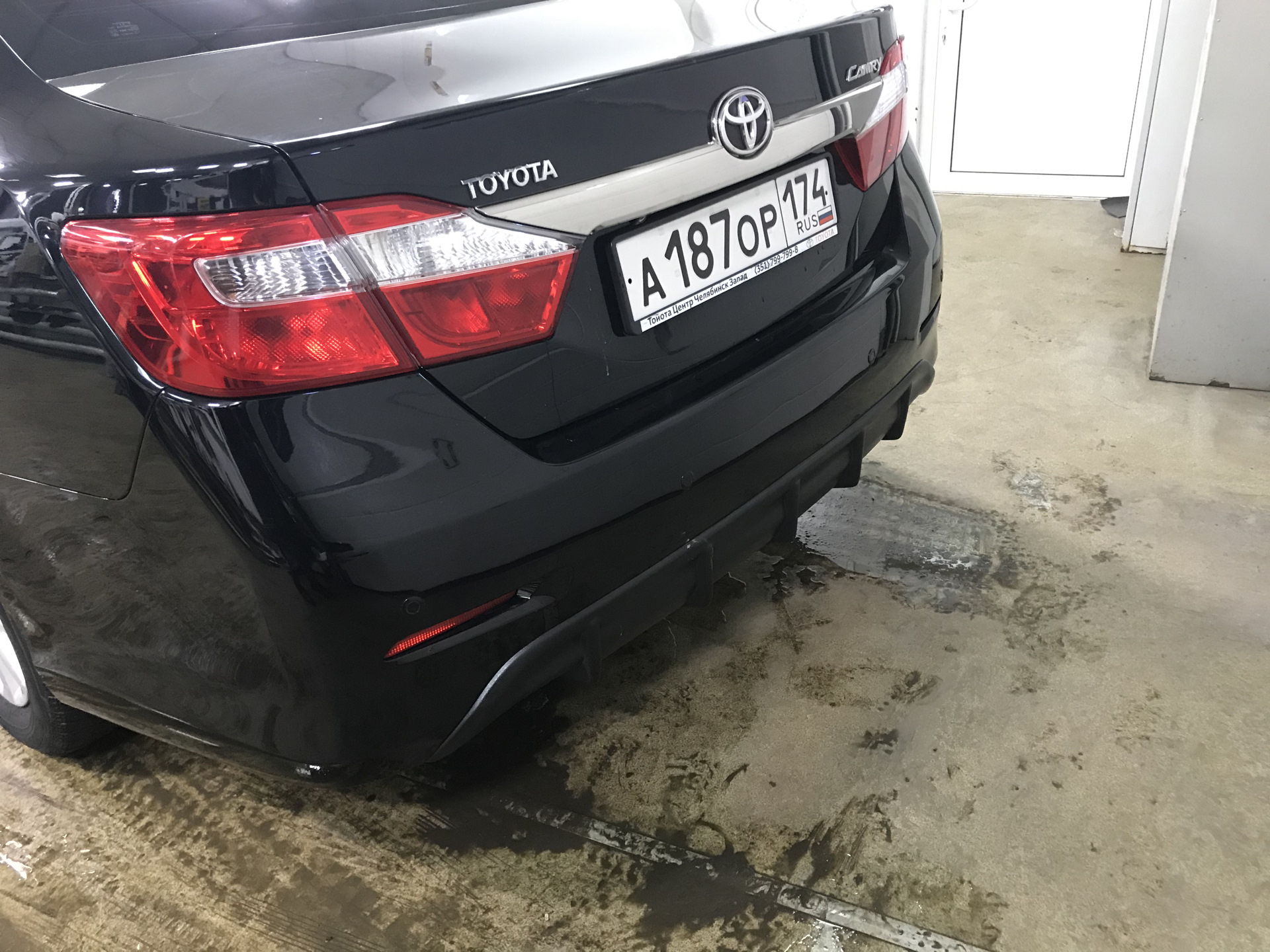 Задний бампер камри. Toyota Camry 50 диффузор. Диффузор Тойота Камри 50 кузов. Диффузор Camry 55 drive2. Camry 50 диффузор спойлер.