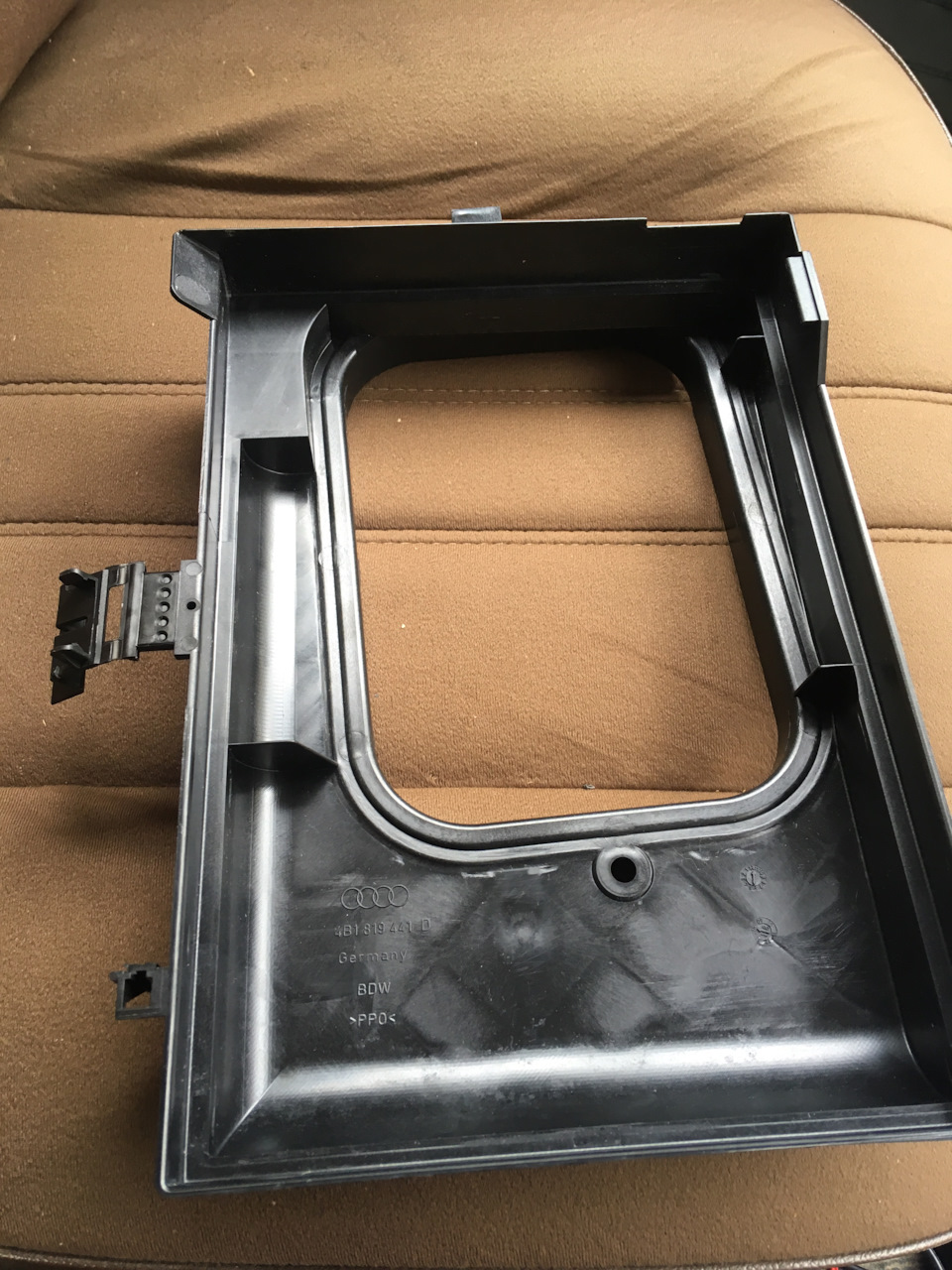 4B1819441D Корпус салонного фильтра для Audi A6 (C5) (1997 — 2005). VAG ...