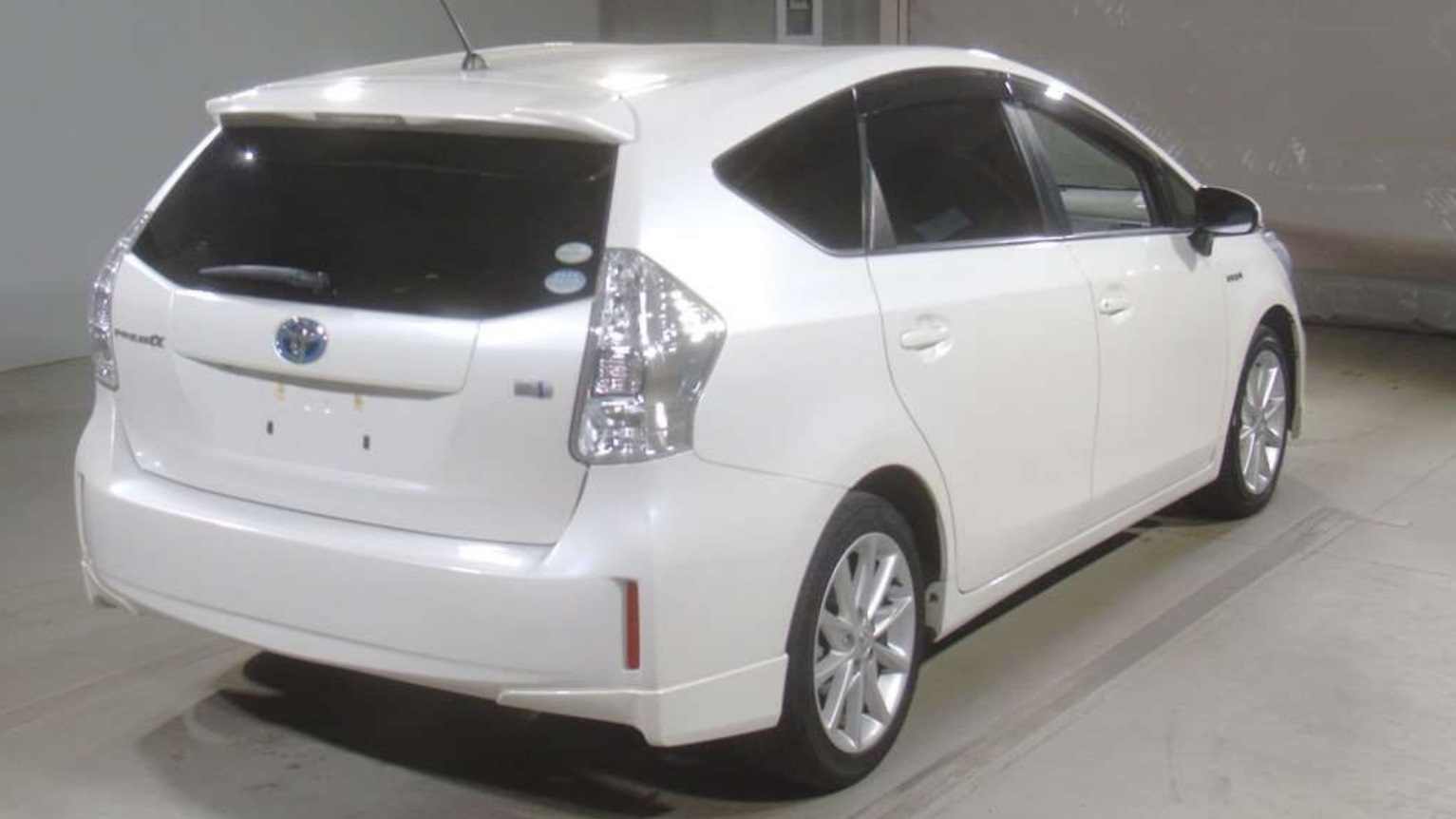 Toyota Prius Alpha 2012