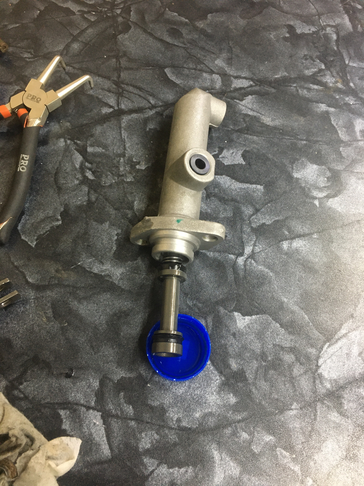 Фенокс не радует, Или как починить обломанный шток главного цилиндра ...