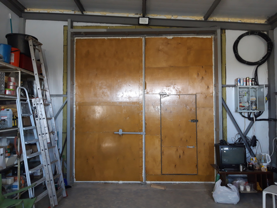 Утепление щелей и окраска гаражных ворот лаком — Сообщество «Гараж ...