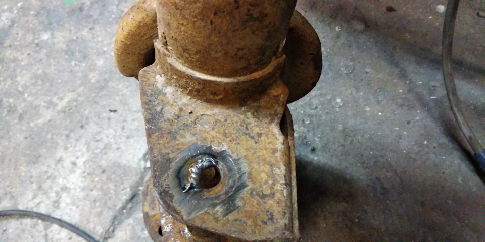 Замена передних тормозных дисков и колодок — KIA Sportage (3G), 2 л ...