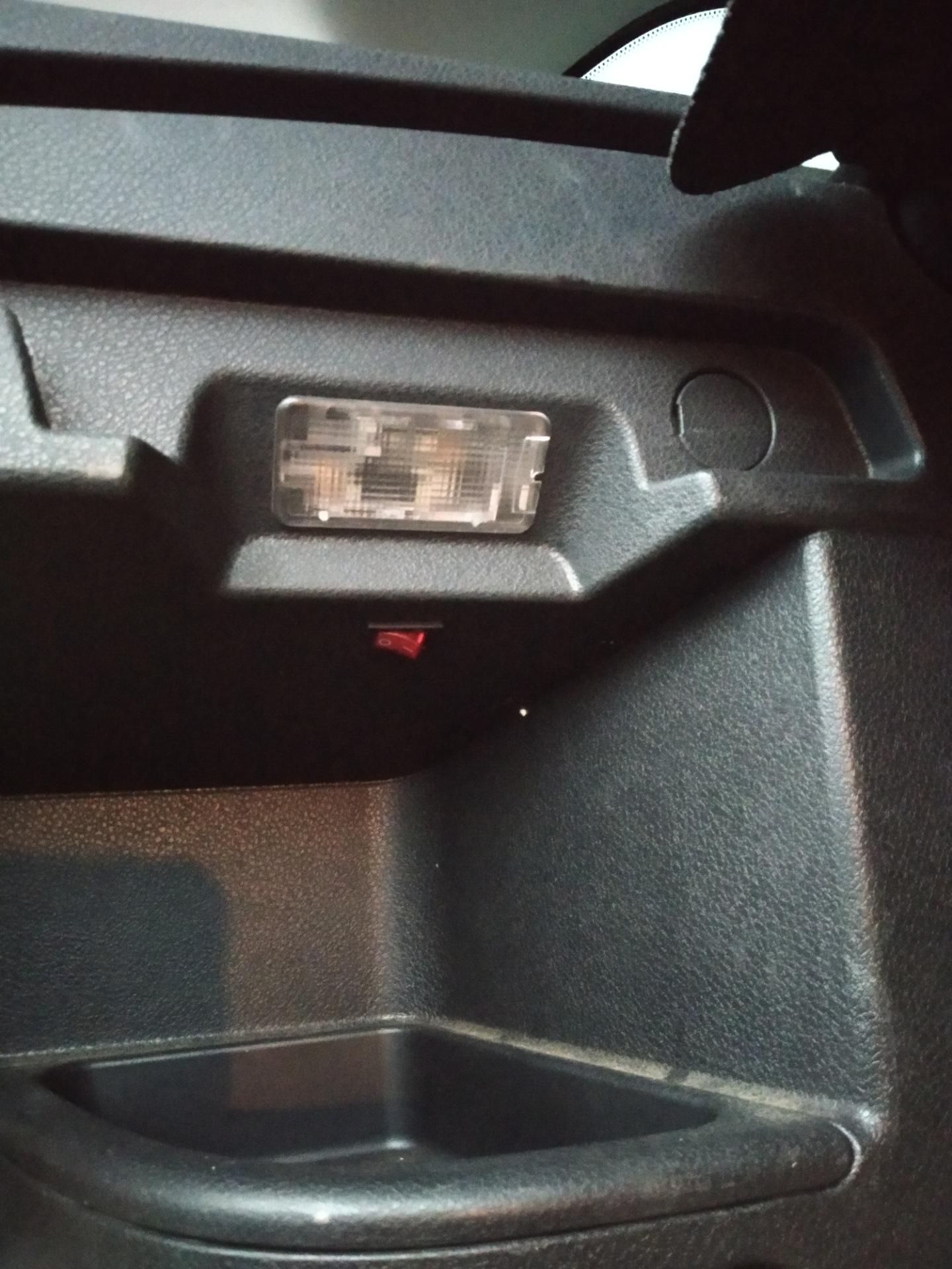 выключатель освещения багажника. плафон подсветки багажника ваз 2107. 3812. освещение багажника фав 5 в. выключатель освещения багажника.