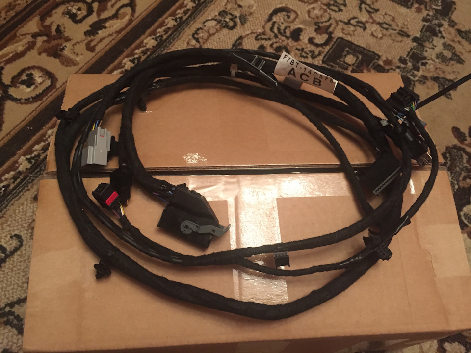 Проводка мультимедиа SYNC с проводом управления подогревом сидений (совмещено с проводкой USB AUX) — Ford Fiesta (Mk VI)