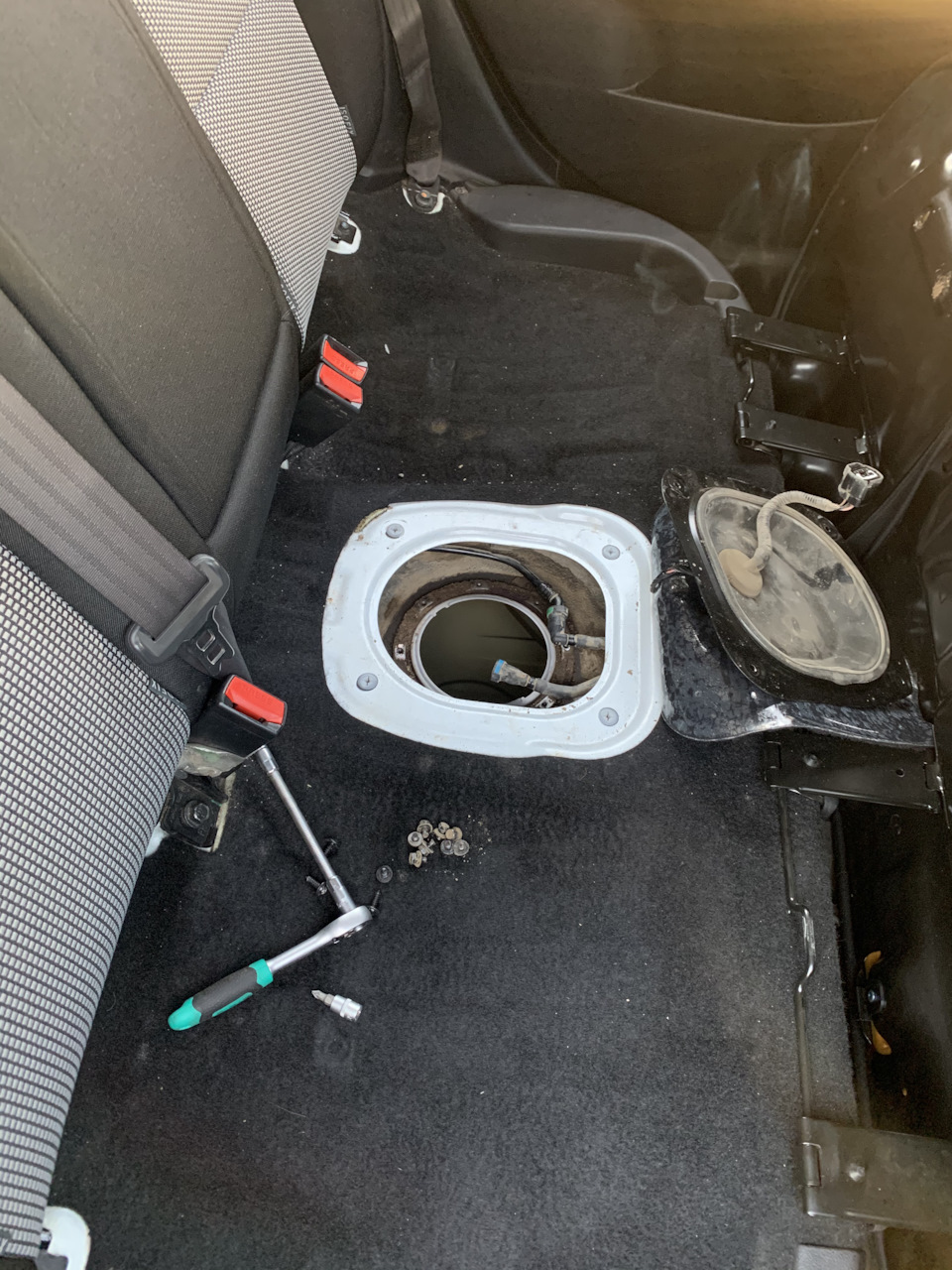 Замена топливного насоса и фильтра. — KIA Ceed (2G), 1,6 л, 2013 года ...