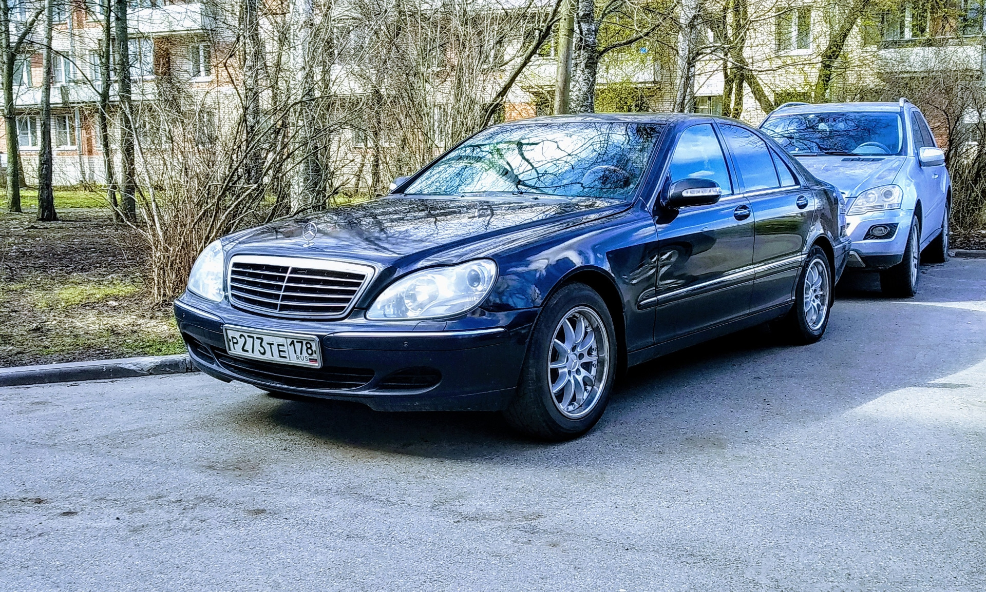 Большая 220. Mercedes Benz 220 2004. Мер 220 2004 год.