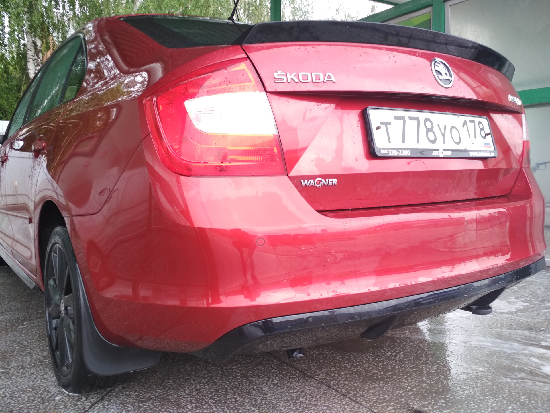 Диффузор заднего бампера рапид. Диффузор шкода рапид. Диффузор заднего бампера рапид. Задний диффузор шкода рапид. Крепление клемм вентилятора к диффузору шкода рапид.