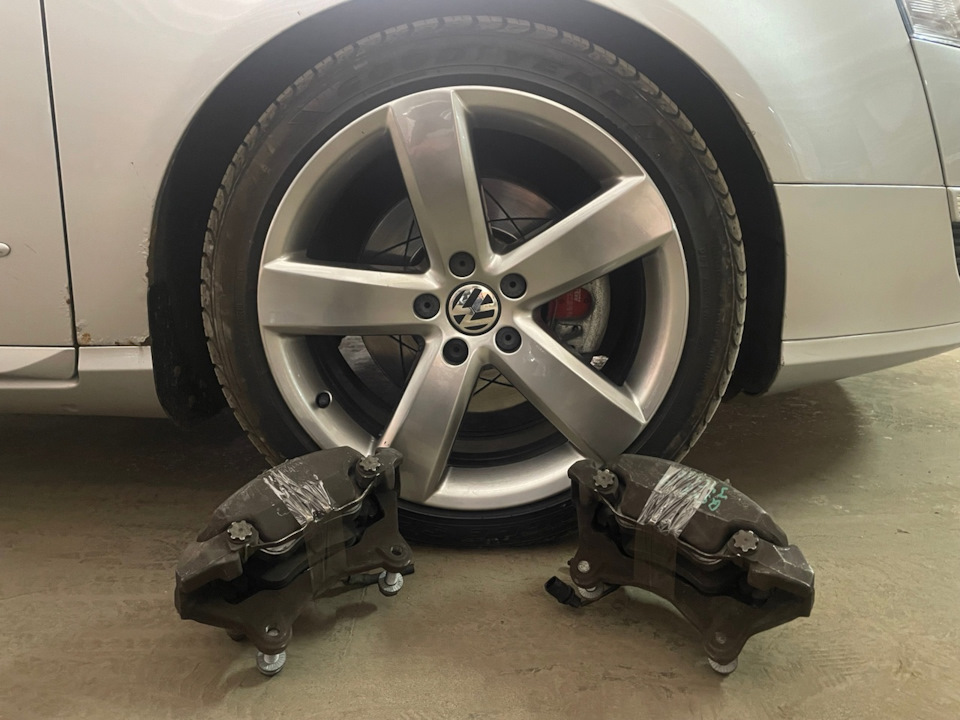 Передние — Volkswagen Passat Variant (B6)