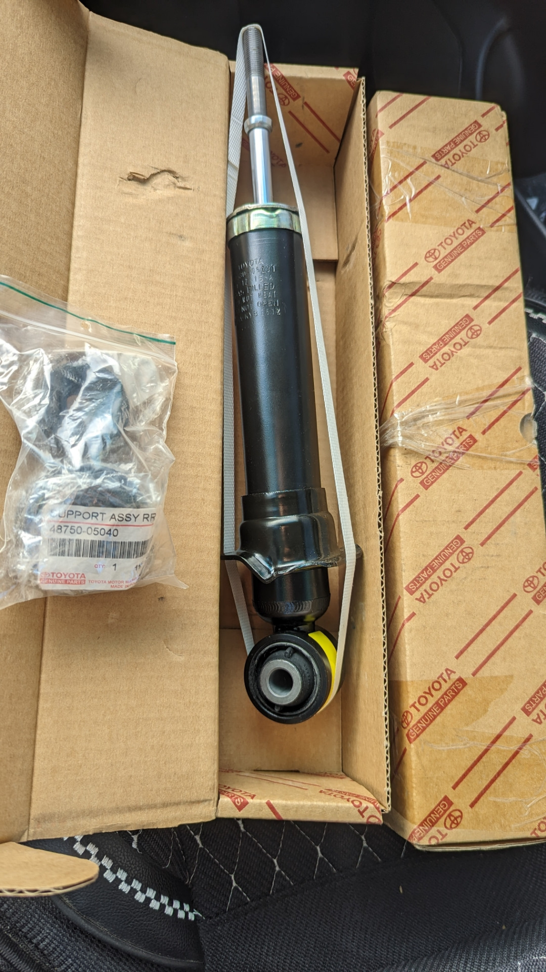 Задние амортизаторы — Toyota Avensis II, 1,8 л, 2004 года | запчасти ...