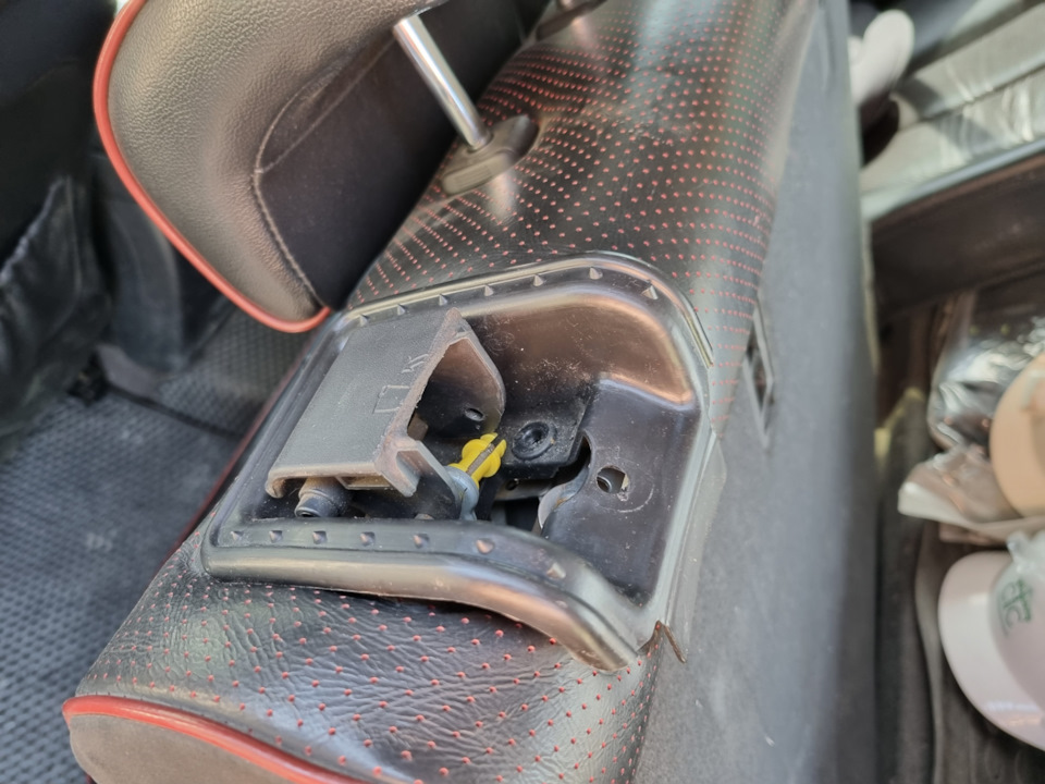 Ручка откидывания заднего ряда — Hyundai Santa Fe (2G), 2,7 л, 2007 ...