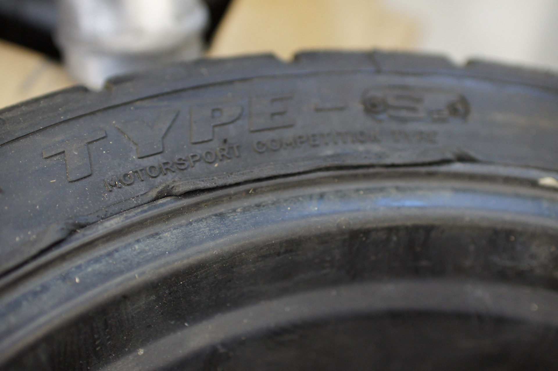 Как отличить колеса. Восстановленные шины "Retread". Наварка резины. Наварка протектора шин. Выглядит восстановленная покрышка.