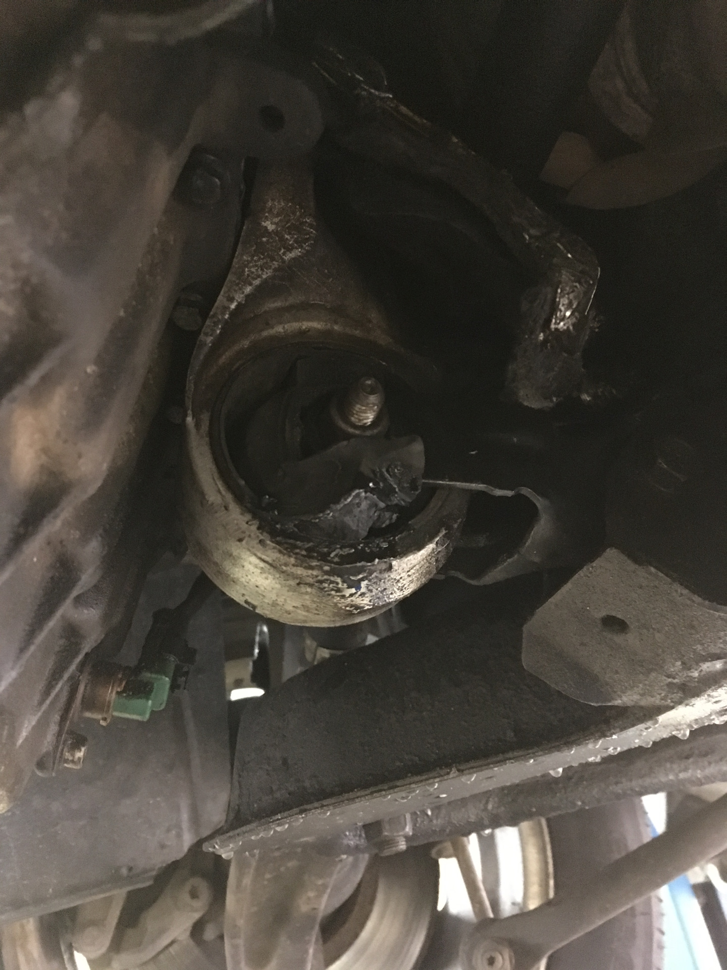 Все началось с замены нижней опоры двигателя — Peugeot 307, 2 л, 2006 ...