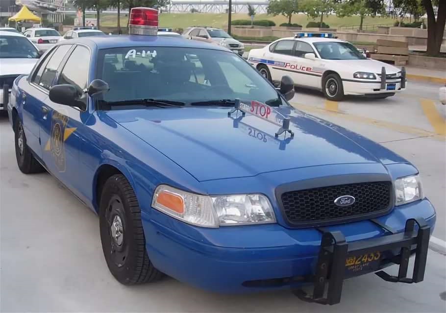 Ford Crown Victoria 1/43 Michigan State Police.