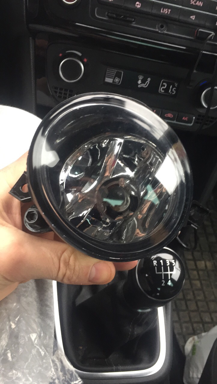 Фольксваген поло как поменять лампочку противотуманки Новая птф поло седан - Volkswagen Polo Sedan, 1,6 л, 2014 года электроника DRIVE