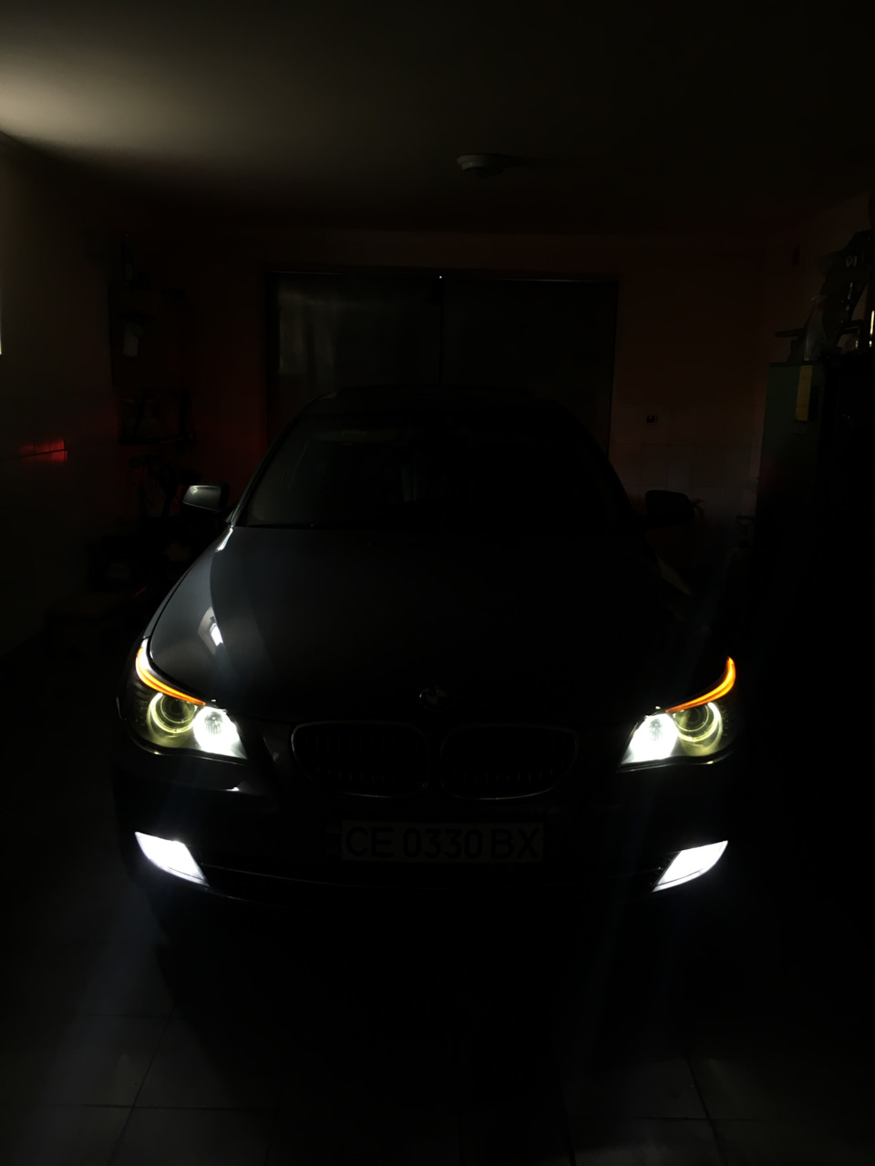 Замена лампочек ПТФ и глазок на Led. — BMW 5 series (E60), 3 л, 2010 года |  другое | DRIVE2