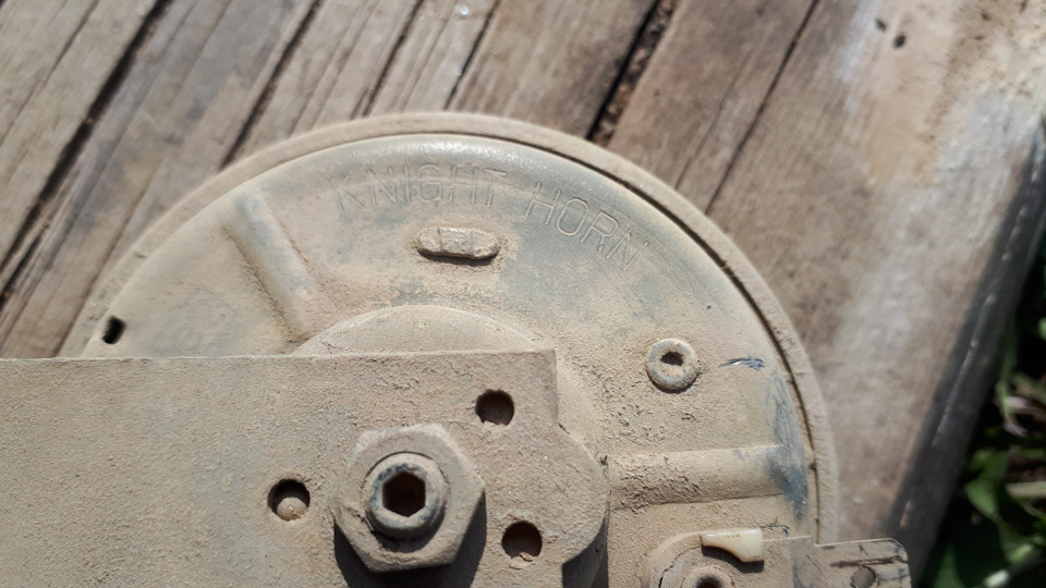 KNIGHT HORN — Рыцарский горн ))) — Mazda Bongo Friendee. Запчасти на фото: Forerunner Knight