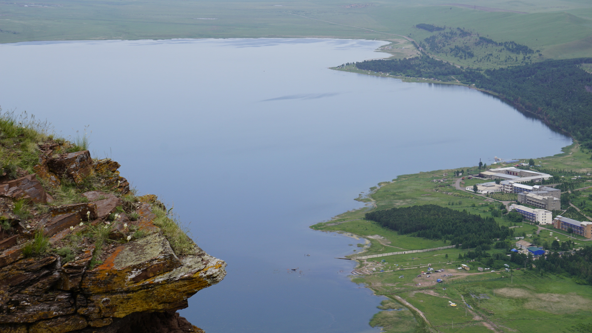 Курорт озеро учум. Озеро Учум Красноярский край. Поселок озеро Учум. Озеро Учум пляж.