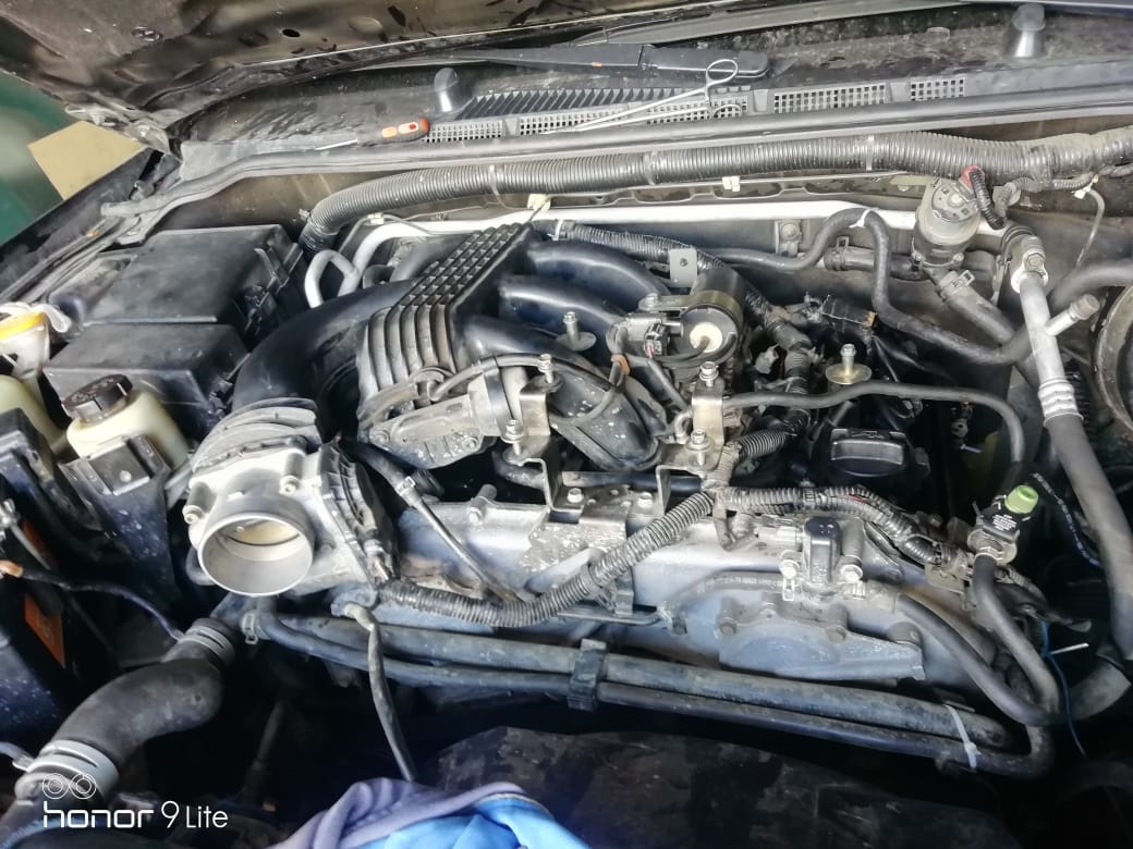 Решили поменять прокладки под клапанными крышками Ниссан Патфайндер r51 ...