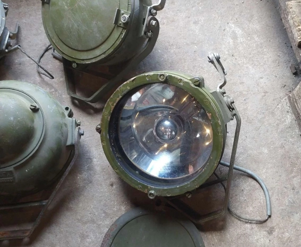 Чертеж прожектора луна 4 Продам танковые прожекторы Луна! - GAZ 66 BUREVESTNIK, 4,7 л, 1975 года аксессуа