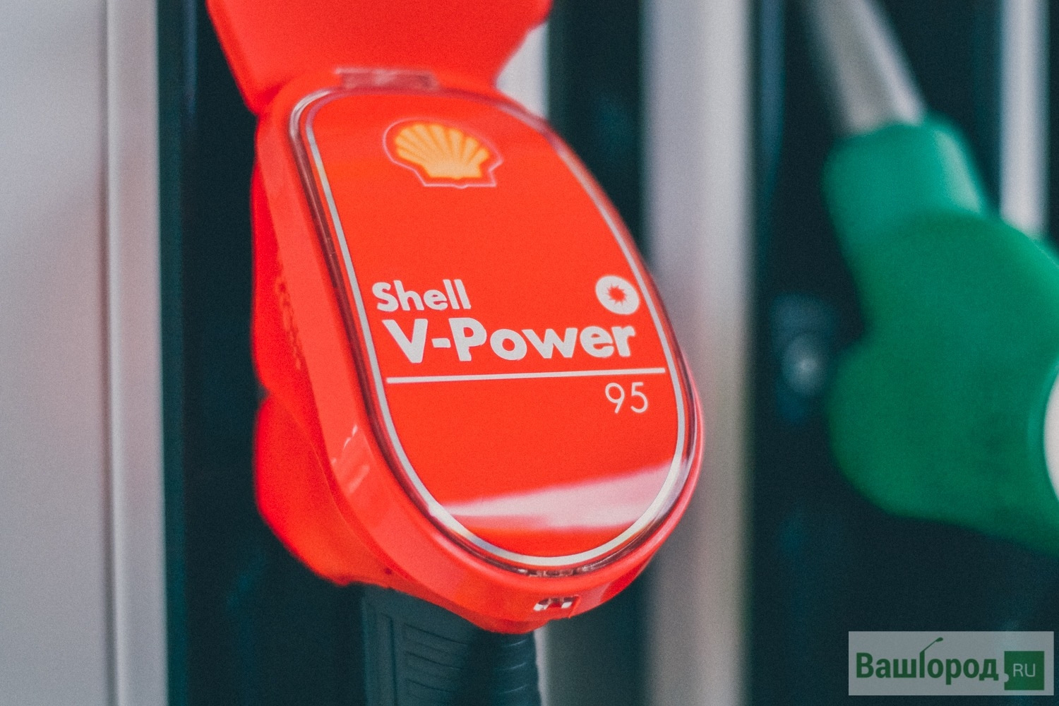Пауэр шелл. Shell v Power 95. Топливо Shell v Power. Shell v-Power реклама. Shell v Power 100.