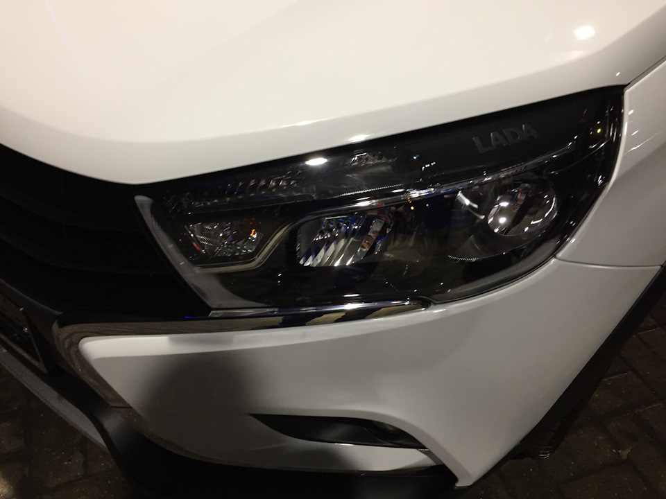 Запотели фары — LADA Vesta SW Cross, 1,8 л., 2018 года | наблюдение ...