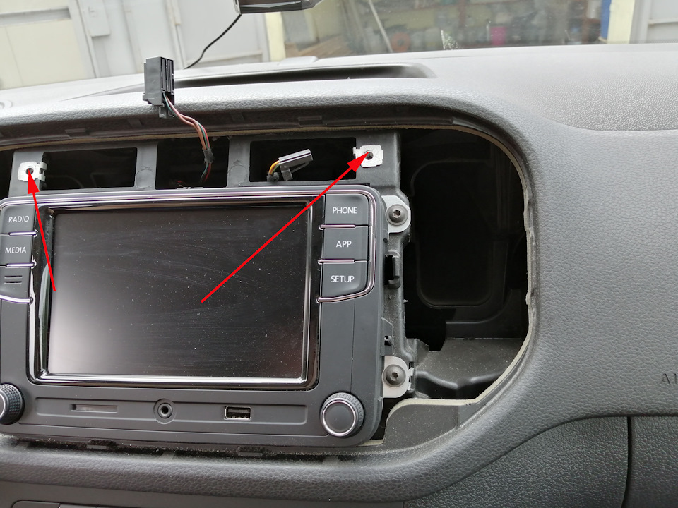 How to Remove Radio / CD Player from VW Tiguan 2011 for Repair. - YouTube