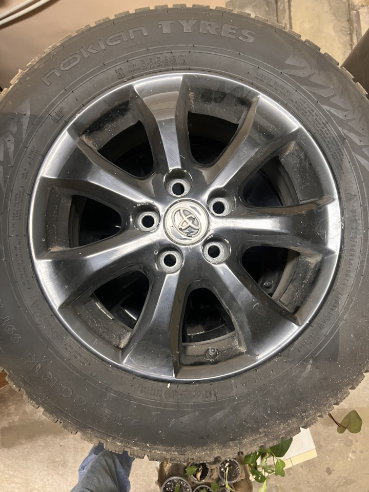 Шины зимние шипованные Nokian 215/60 R16, литые диски Toyota 6,5Jx16 ...