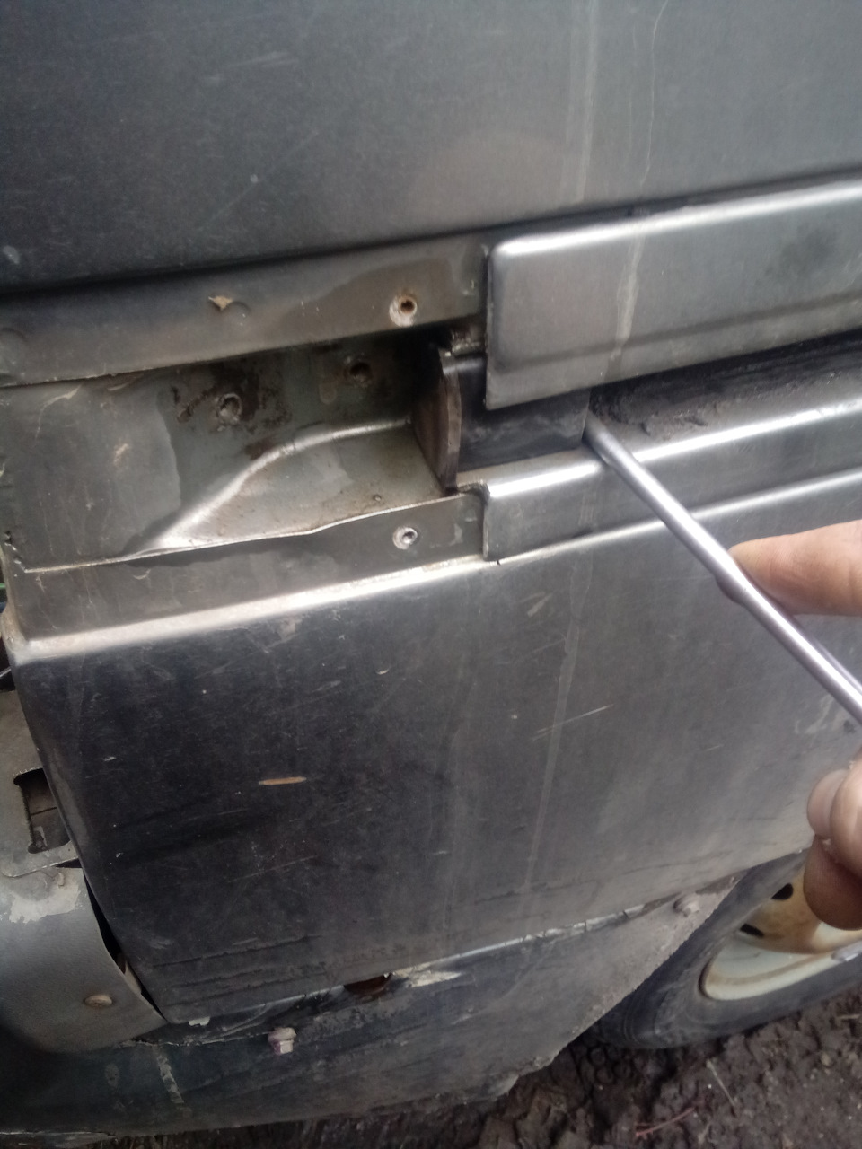 Отвёрткой вытолкал отбойник — Lada 2120 Надежда