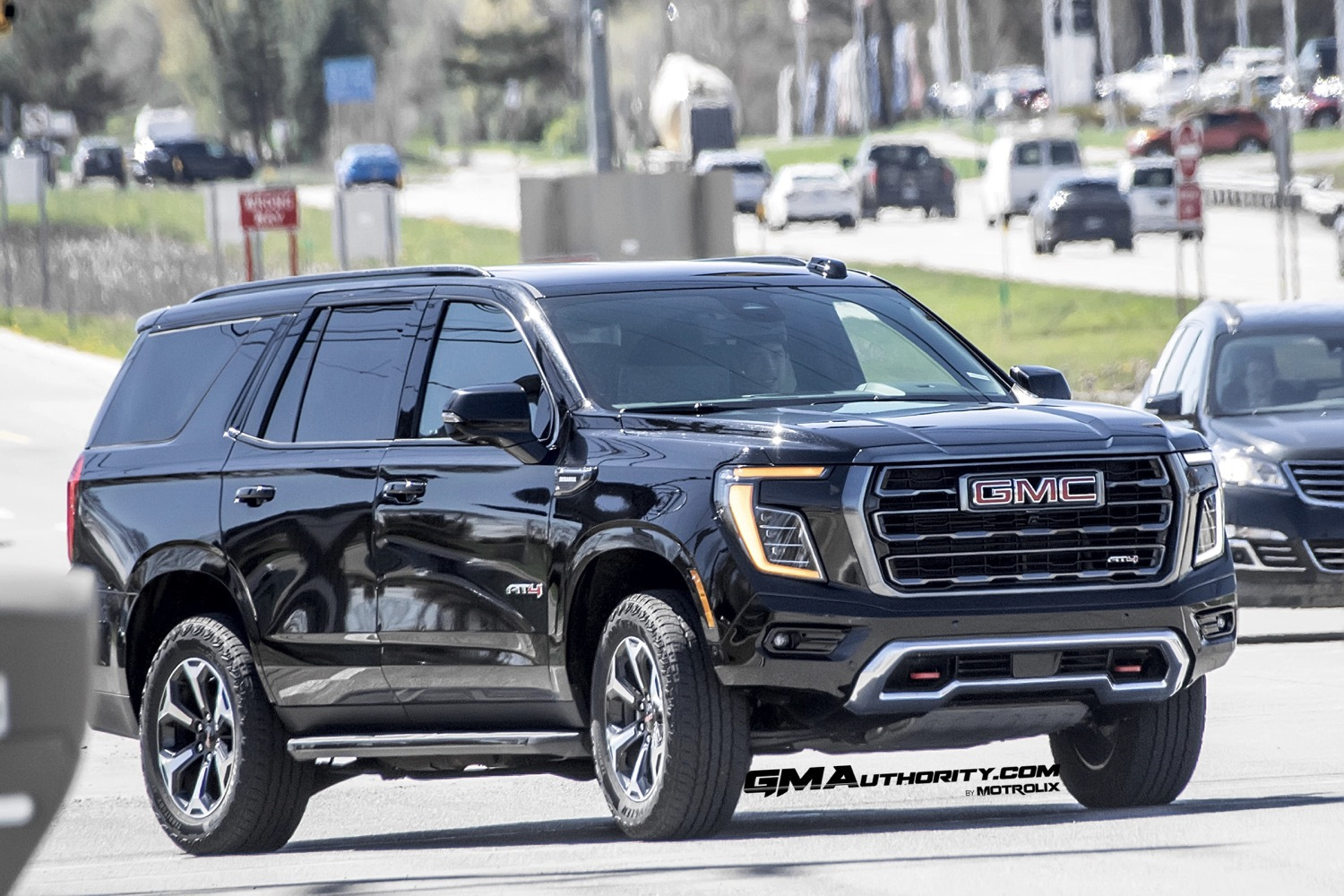 GMC Yukon 2025 модельного года, (Рестайлинг) первые фотографии. — GMC Yukon  (5G), 6,2 л, 2022 года | наблюдение | DRIVE2