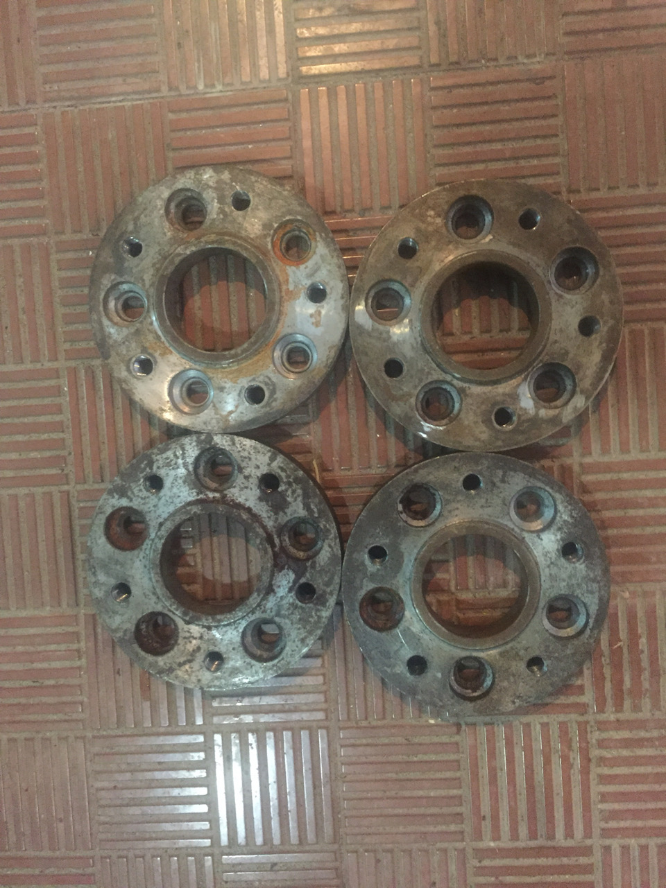 Проставки 5*108 на 5*114,3 — ГАЗ 3102, 2,3 л, 1996 года | тюнинг | DRIVE2
