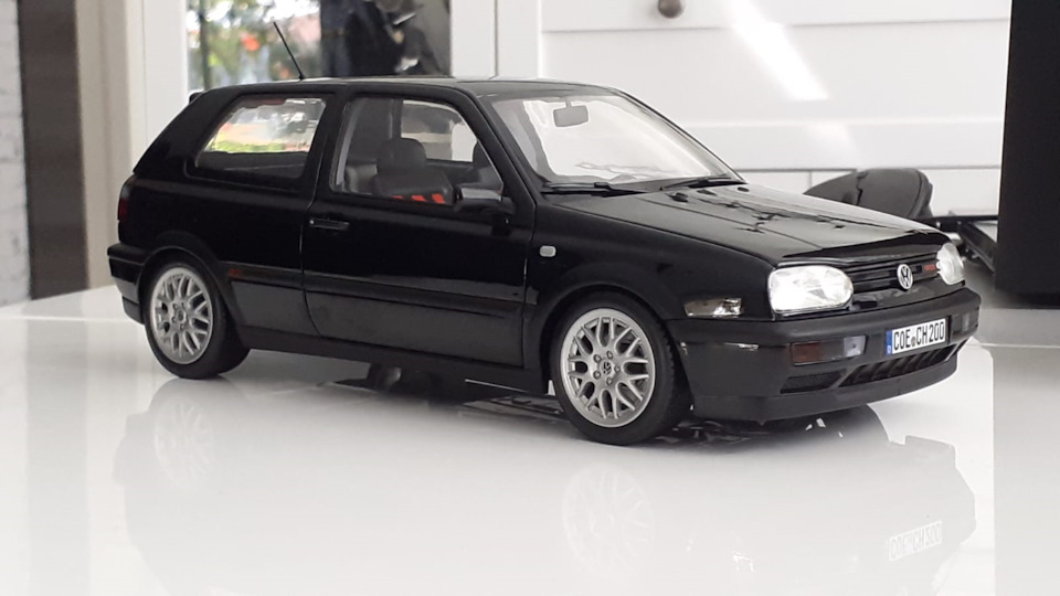 Volkswagen Golf3 1,8 GT Norev 1:18. Diorama. — Сообщество